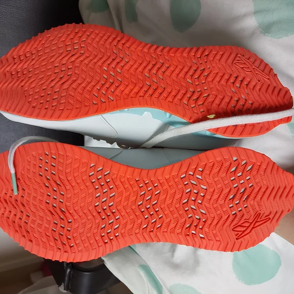 Reebok Zig Dynamica White and Mint Sneakers - Picture 5 of 5